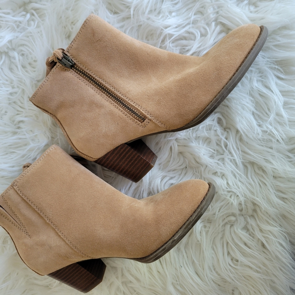 Vionic Upright Madeline Boot/Wheat Size 5 - image 2